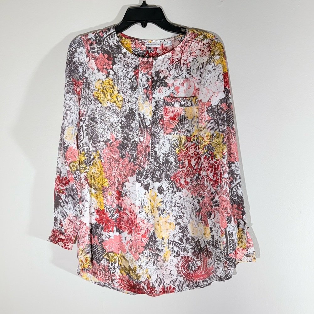 Liz Claiborne Floral Graphic Blouse Size S Long Sleeves Soft and Pretty